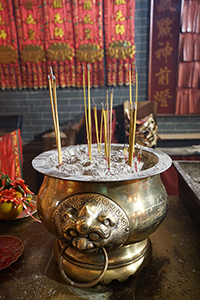 Incense, Tin Hau Temple, Shau Kei Wan Main Street East, 31 January 2019