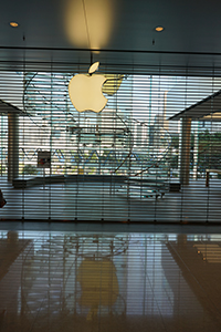 The Apple Store in the  IFC Mall, Central, prematurely closed due to fears of protest activity, 5 August 2019