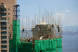 Workers erecting scaffolding, Ko Shing Street, Sheung Wan, 16 July 2019