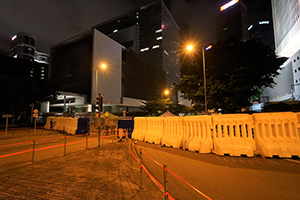 Barricade on Tim Wa Avenue, Admiralty, 6 July 2019