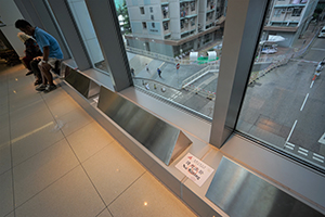No sitting signage, Yau Tong, 12 July 2019