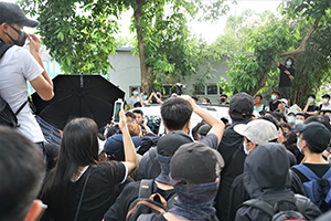 A police vehicle and its occupants surrounded, 'Reclaim Sheung Shui' protest against parallel traders from China, 13 July 2019