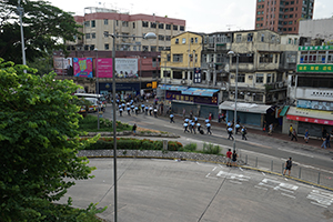 Police advancing, 'Reclaim Sheung Shui' protest against parallel traders from China, Lung Sum Avenue, 13 July 2019