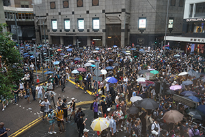 Crowds of protesters on Des Voeux Road Central, 31 August 2019