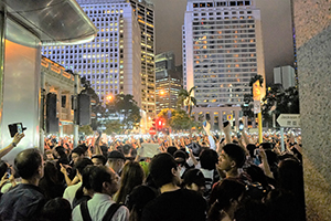 Protesters holding up phones with their lights turned on, civil servant rally in Chater Gardens, Central, 2 August 2019