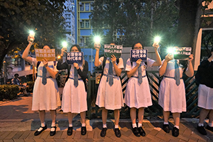 Students forming a human chain, Queen's Road East, Wanchai, 26 September 2019