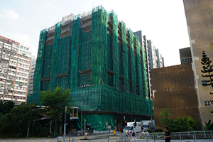 Building with scaffolding, Kwai Chung, 18 October 2019