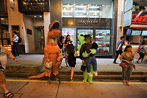 People with Halloween costume, Central, 31 October 2019