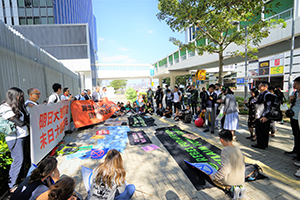 Climate change rally outside the Central Government Offices Complex, Tim Mei Avenue, 29 November 2019