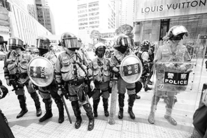 Police in anti-riot gear clearing a street occupation, Pedder Street, Central, 29 November 2019