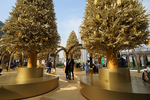Christmas-themed installation on a rooftop, K11 Musea, Tsim Sha Tsui, 22 December 2019