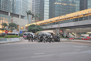 Police on Connaught Road Central, 22 December 2019