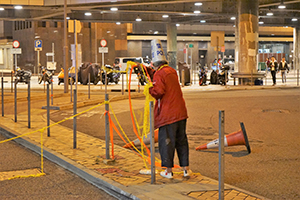 Man clearing a roadblock at Tamar Street, Admiralty, 1 January 2020