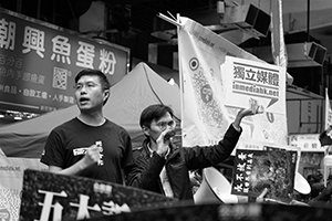 Au Nok-hin and Eddie Chu Hoi-dick addressing marchers, Wanchai, 1 January 2020