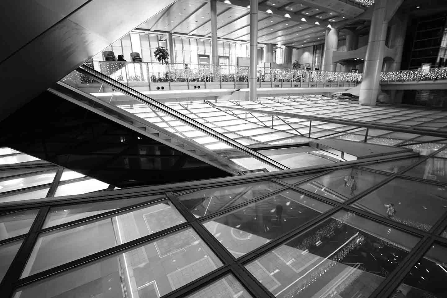 Inside the Hong Kong Bank Building, Des Voeux Road Central, 30 December ...